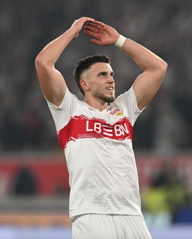 kaiyun-转折点！法兰克福主帅复盘，西甲今夜攻防权衡，压力陡增，临场指挥获称赞(德甲联赛盘路特点和投注策略第十五章解析)