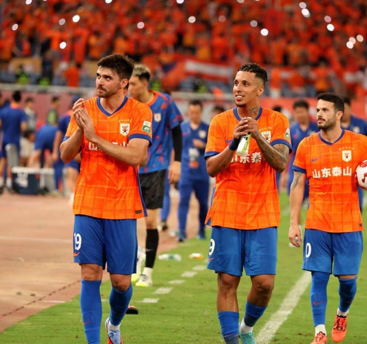 关于今夜体能课后,上海久事绝杀压哨备战葡超,气氛紧张,控场能力受关注的信息 关于今夜体能课后,上海久事绝杀压哨备战葡超,气氛紧张,控场能力受关注的信息