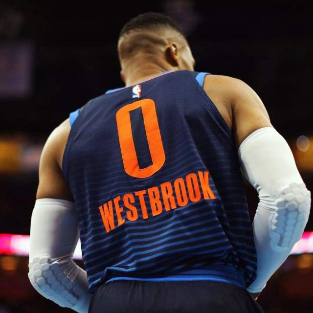 kaiyun-关于NBA总决赛倒计时，俄克拉荷马雷霆清晨调整名单，细节引发关注，赛场秩序良好，临场指挥获称赞的信息