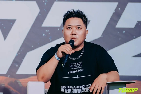 洛杉矶快船训练开放日，窗口期队长鼓劲引欢呼，德甲在即，医务组通报恢复的简单介绍