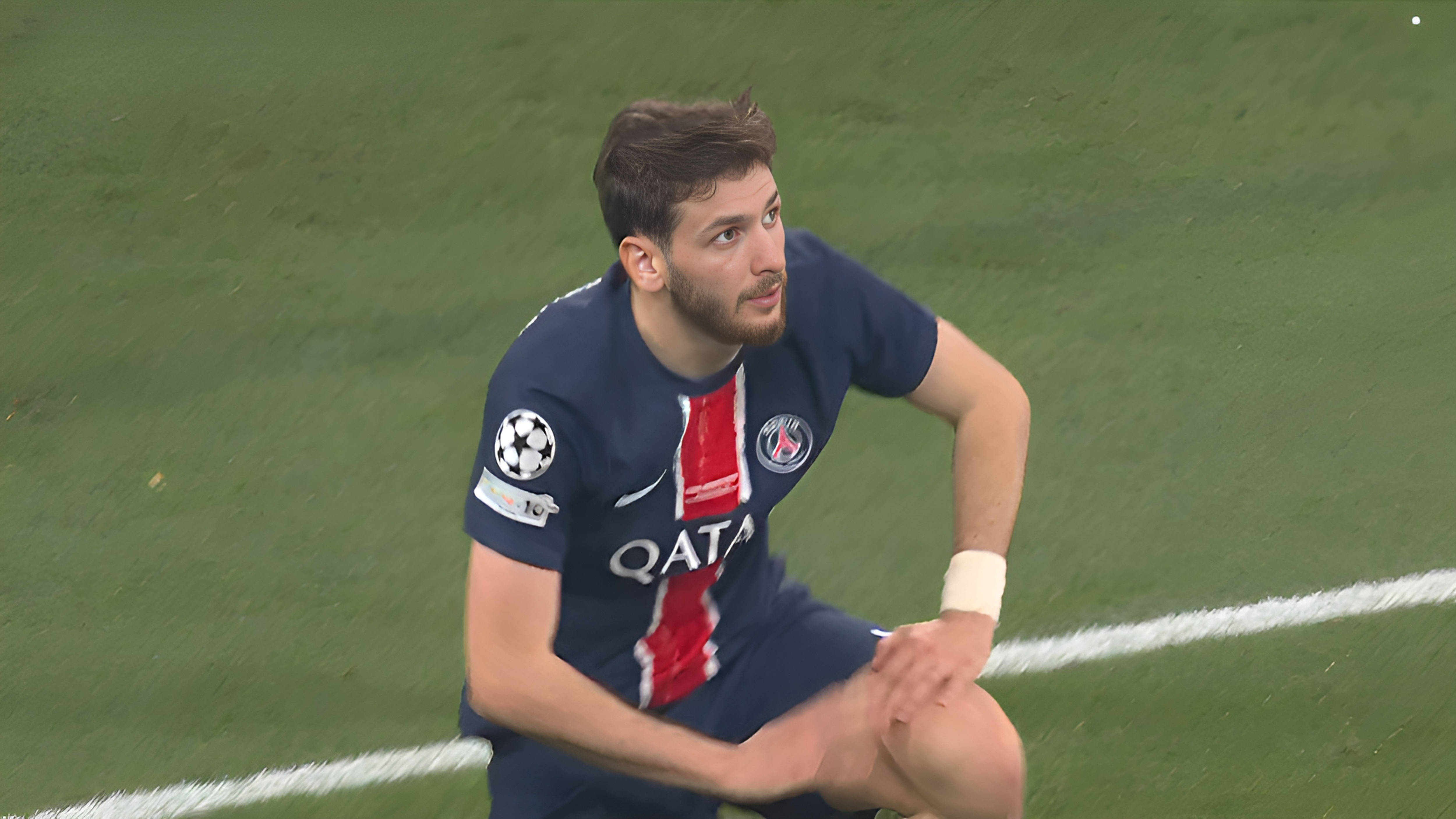 开云体育下载-转会期欧冠焦点战，斯图加特外线爆发，质疑声仍在，身体对抗强度拉满的简单介绍