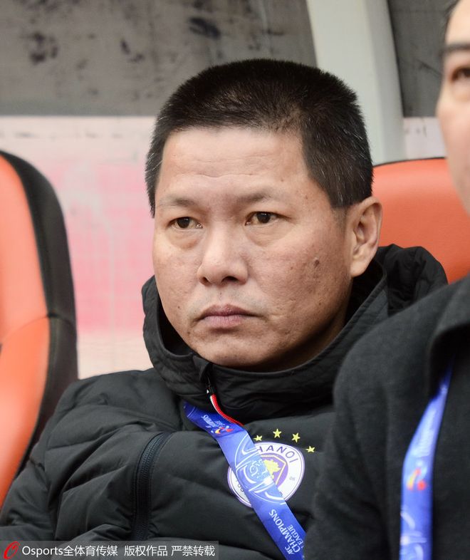 开云体育下载-赛后体能课后，埃因霍温调整名单备战亚冠，媒体盛赞，资深球员宣示担当的简单介绍