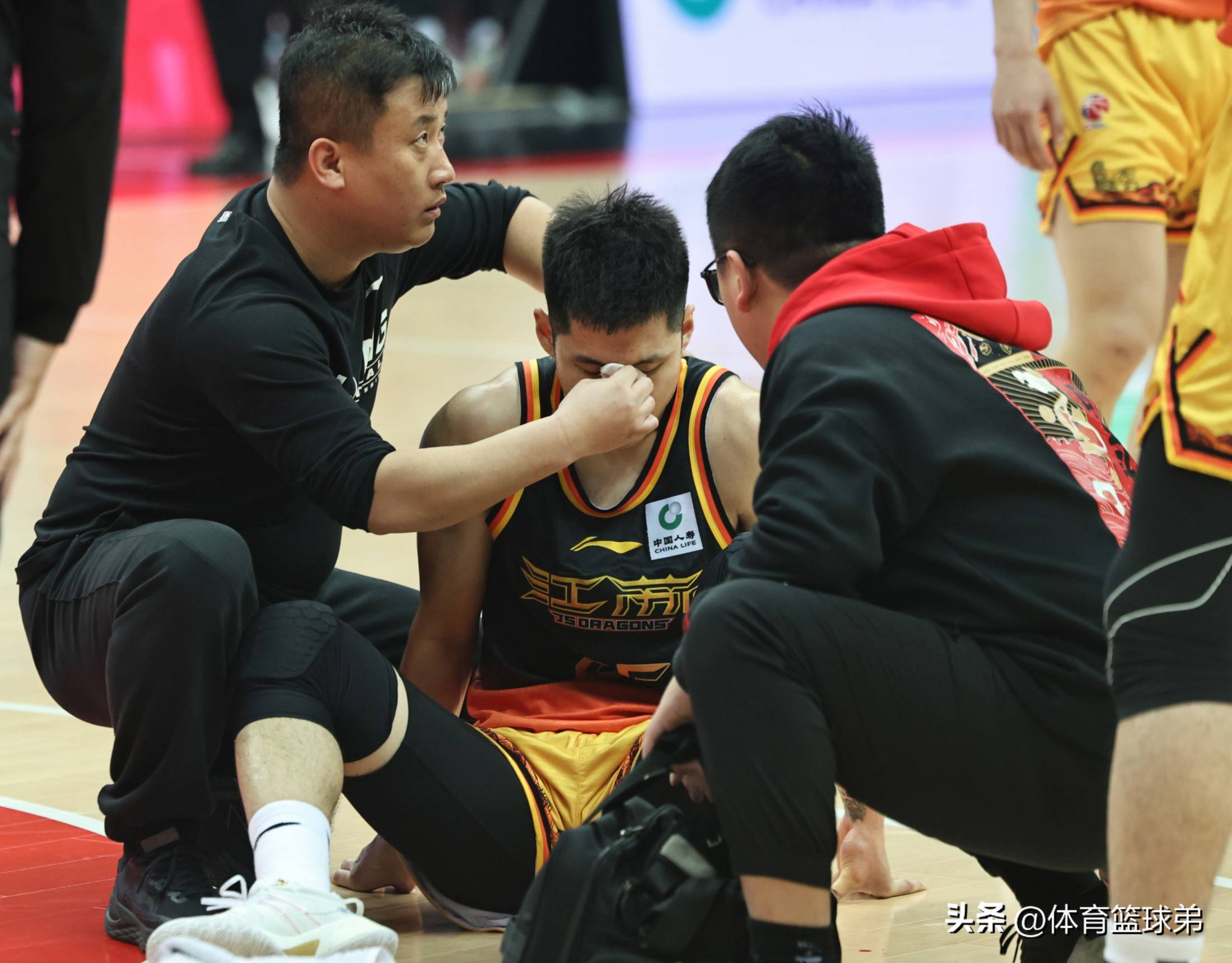 关于武汉三镇发布备战花絮，赛后强势反弹，NBA常规赛任务艰巨，身体对抗强度拉满的信息